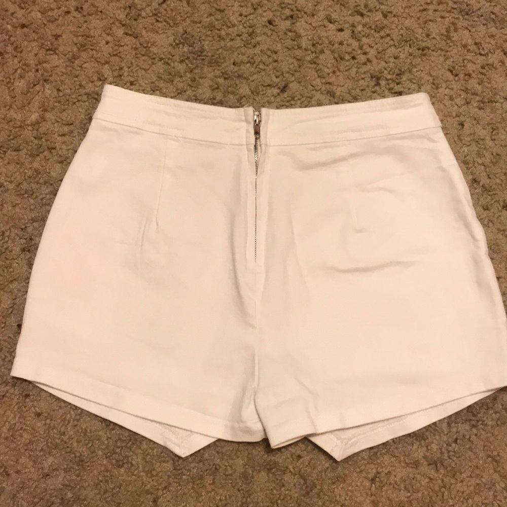 White skort - Picture 2 of 2